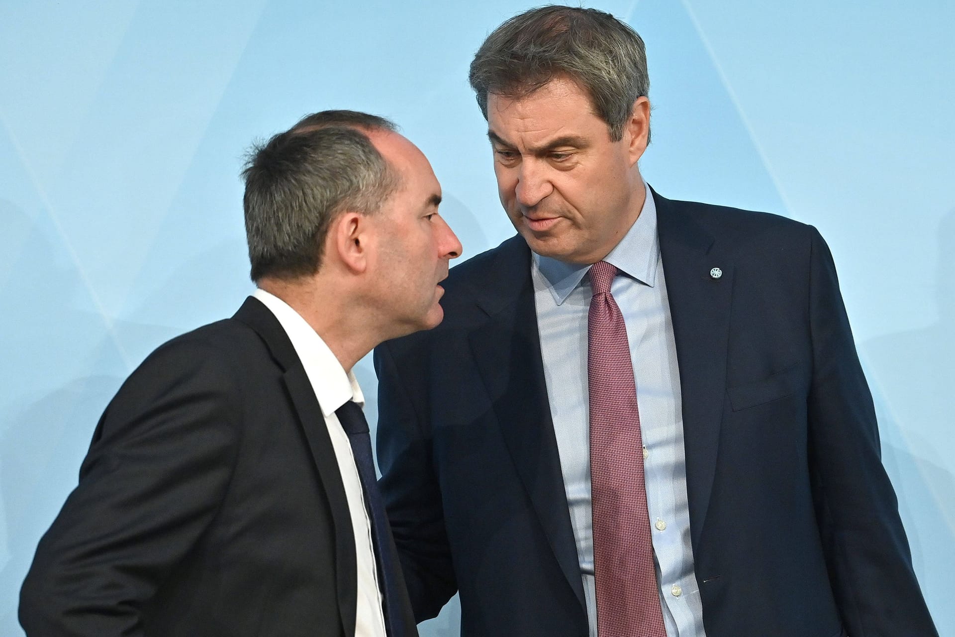 Söder und sein Vize Aiwanger: Die gesamte Koalition ist unter Druck.