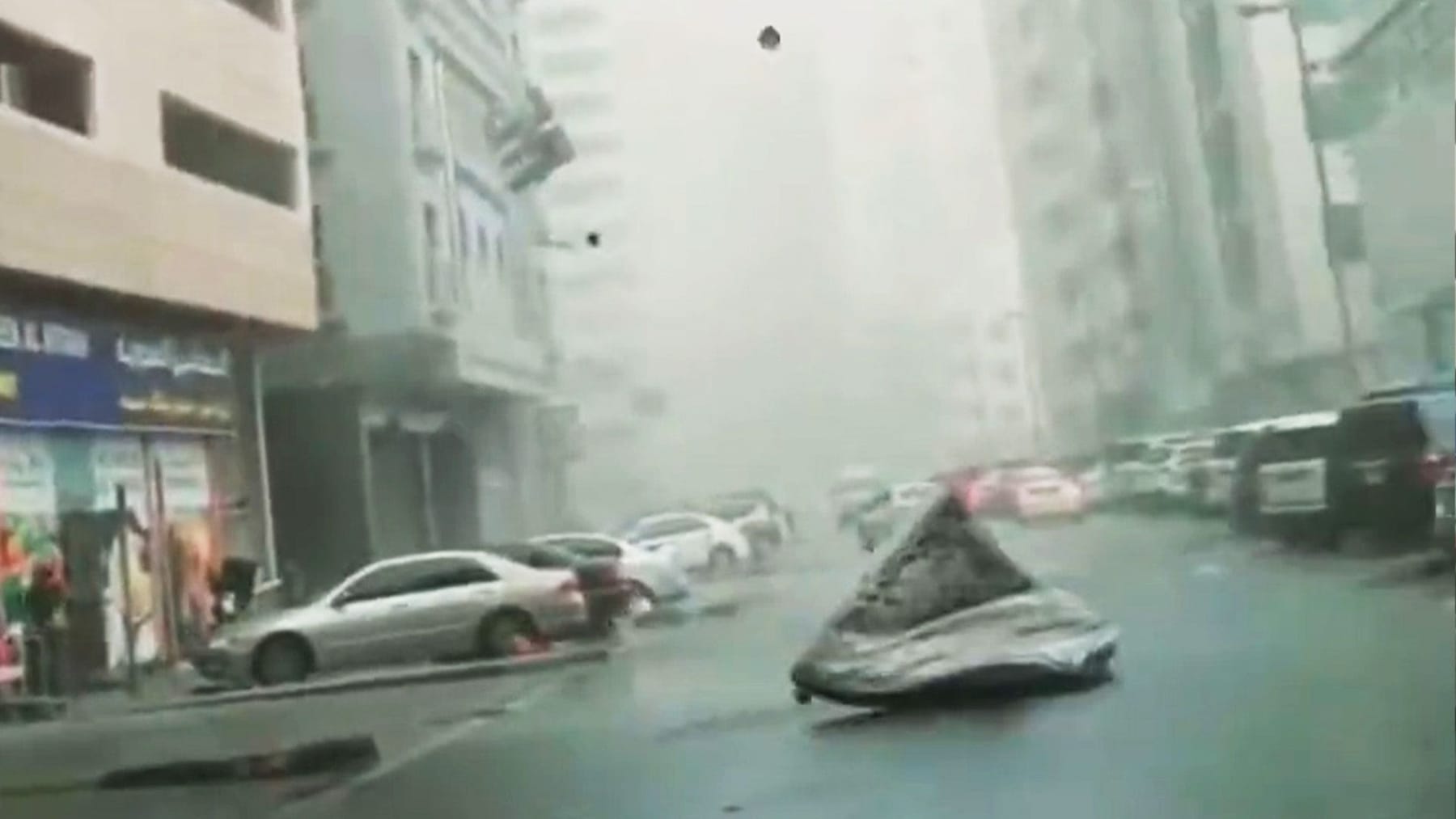 Dubai Videos Zeigen Chaos Durch Unwetter