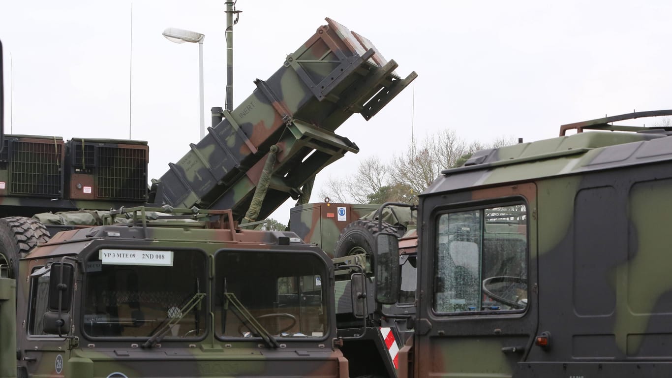 Ein Flugabwehrsystem vom Typ "Patriot" (Symbobild): Die Nato nutzt das Waffensystem, um mögliche Luftangriffe abzuwehren. Dazu muss ein potenzieller Angreifer aber vom Radar erfasst werden.