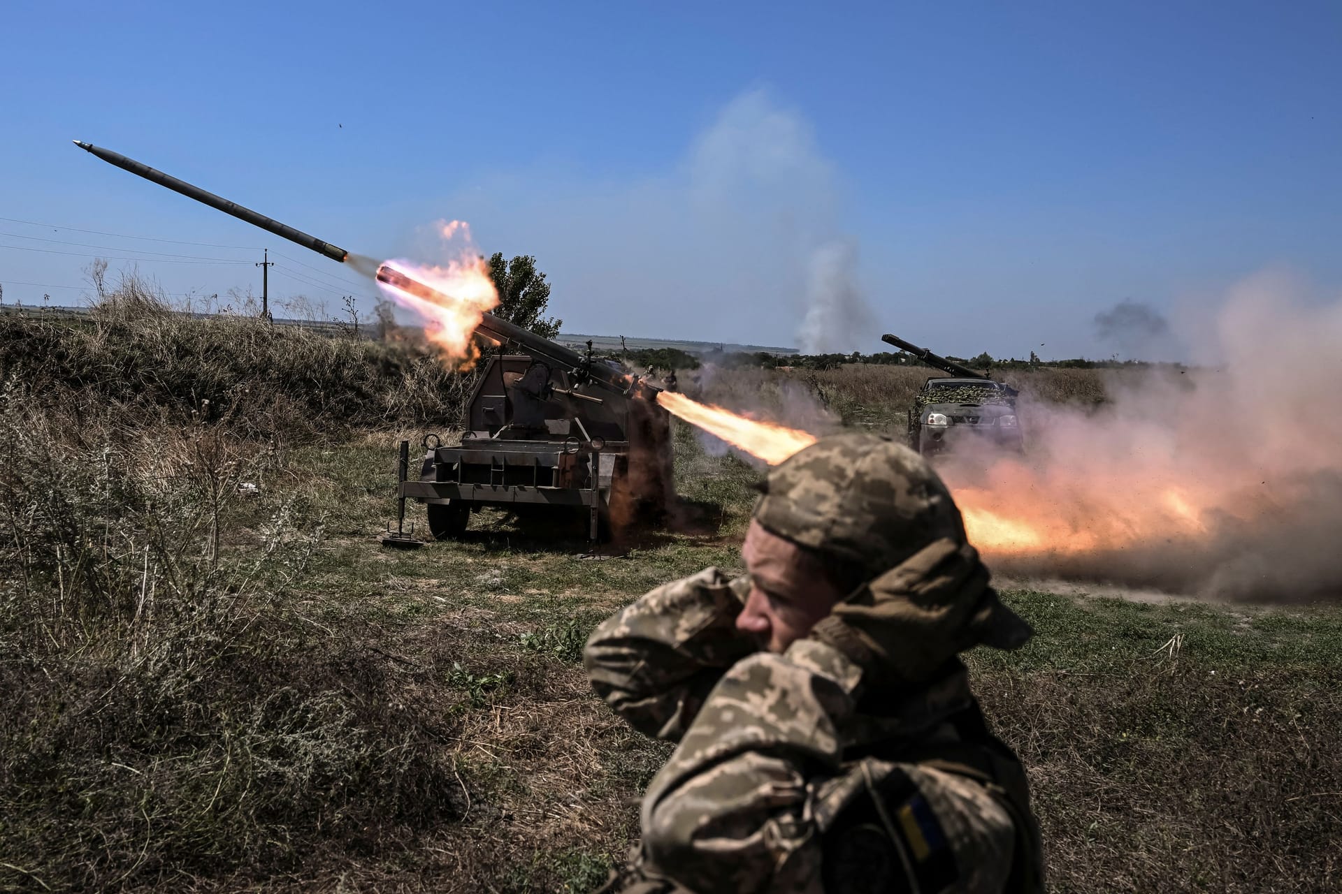 Ukrainischer Soldat in der Verteidigung gegen den russischen Angriffskrieg (Archivbild): Die Soldaten nahe Werbowe sollen kein schweres Gerät dabei haben, sondern zu Fuß unterwegs sein.