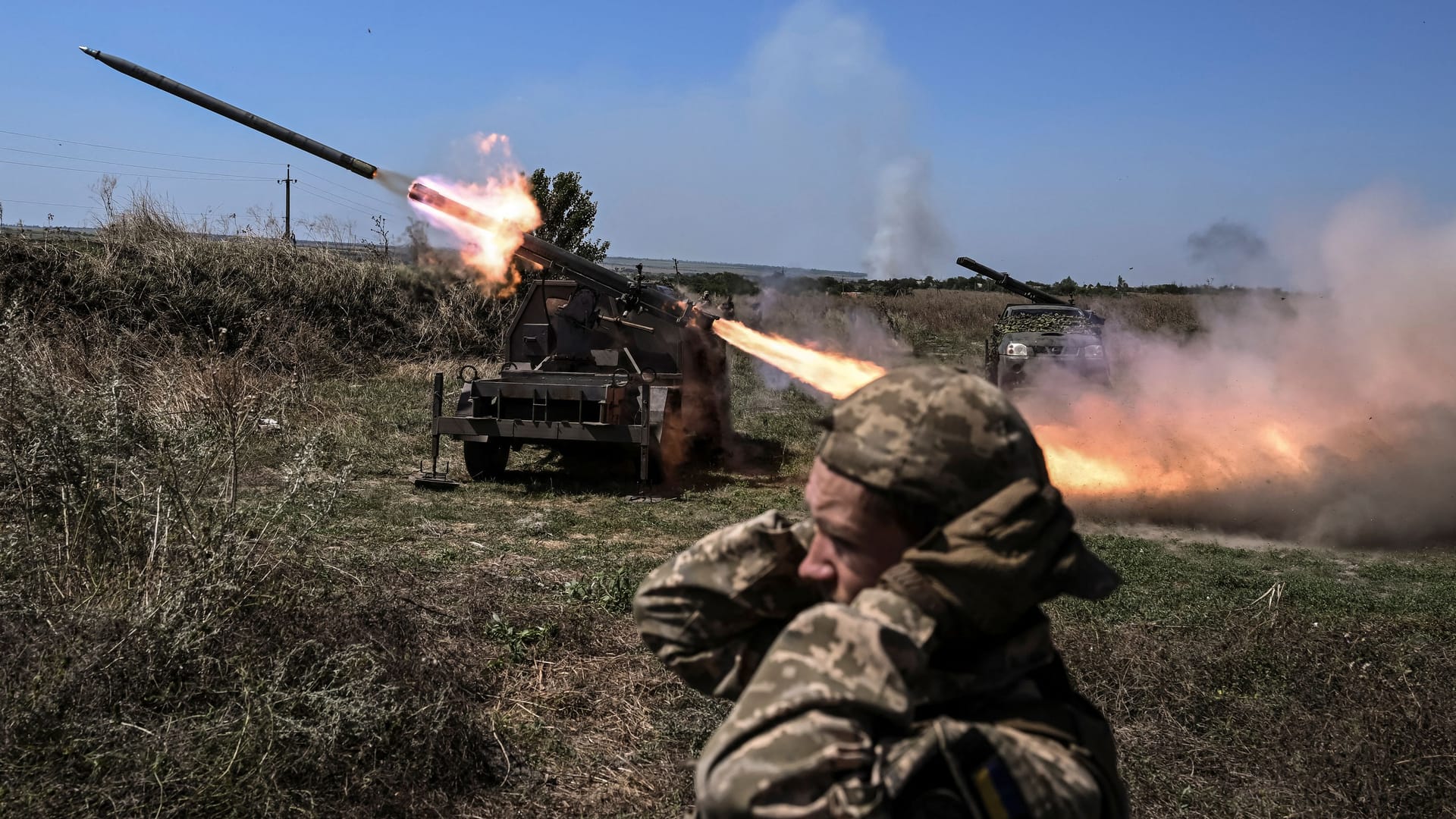 Ukrainischer Soldat in der Verteidigung gegen den russischen Angriffskrieg (Archivbild): Die Soldaten nahe Werbowe sollen kein schweres Gerät dabei haben, sondern zu Fuß unterwegs sein.