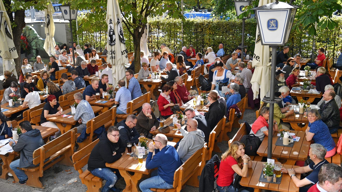 Der Biergarten des Löwenbräukellers bietet in lauschiger Atmosphäre Platz für bis zu 1.000 Besucher.