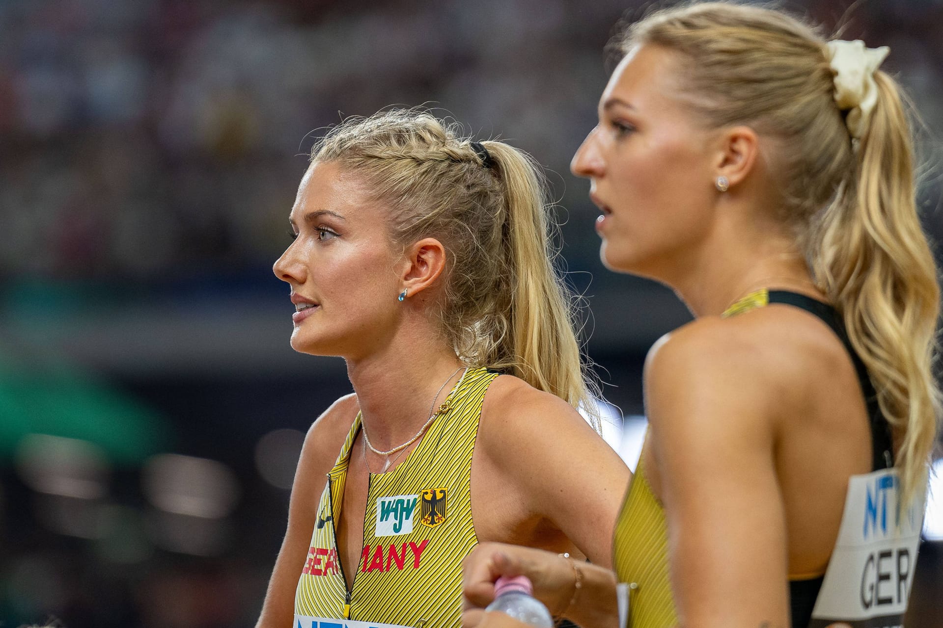 Alica Schmidt (l.) und Luna Thiel: Die Staffel hat es über die 400 Meter nicht ins Finale geschafft.