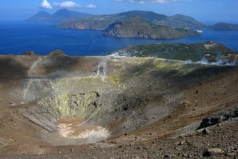 Raue Schönheit: Die Liparischen Inseln gelten bis heute als Geheimtipp unter Italien-Kenner.