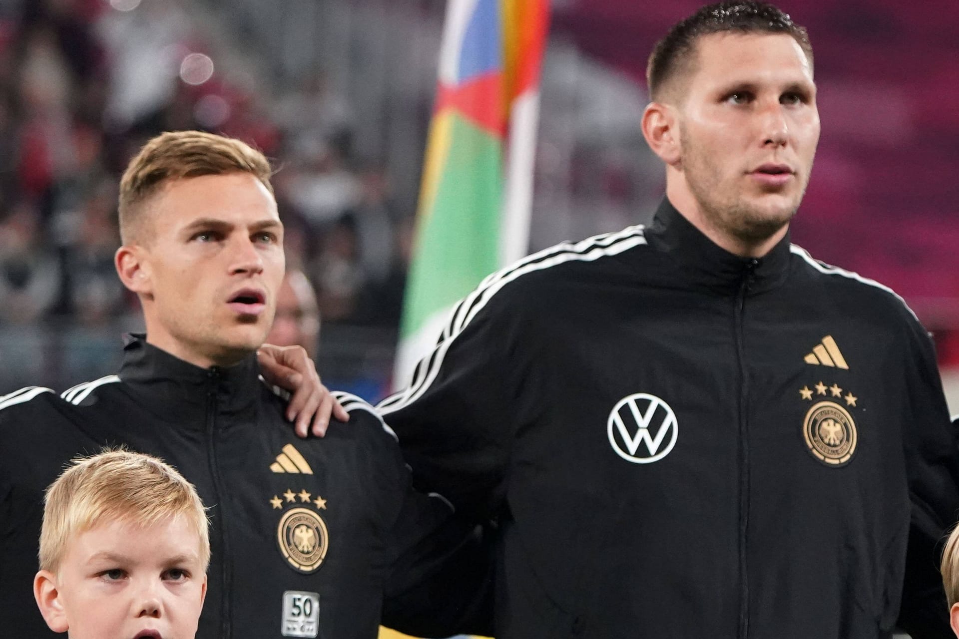 Niklas Süle (r.) neben Joshua Kimmich: Die beiden Nationalspieler sind eigentlich miteinander befreundet, können aber auch anders.