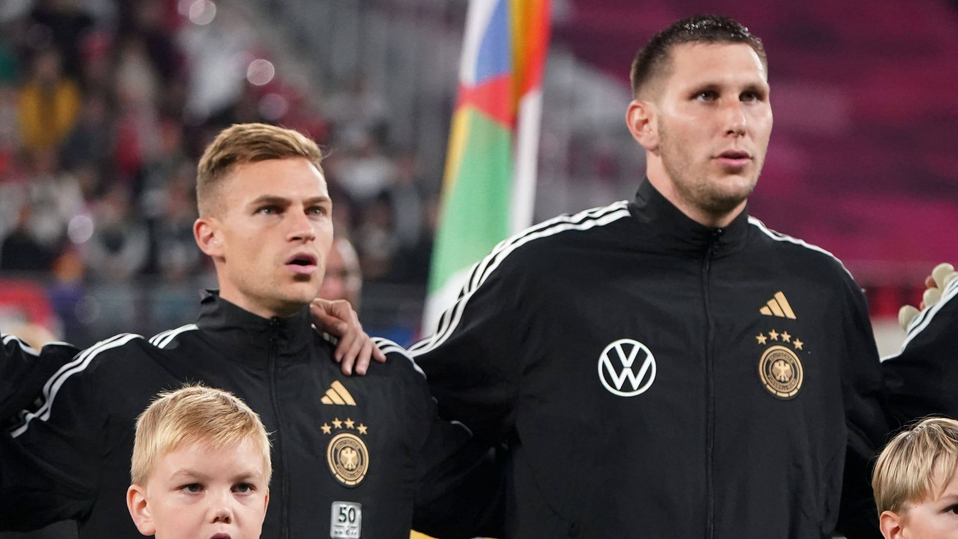 Niklas Süle (r.) neben Joshua Kimmich: Die beiden Nationalspieler sind eigentlich miteinander befreundet, können aber auch anders.