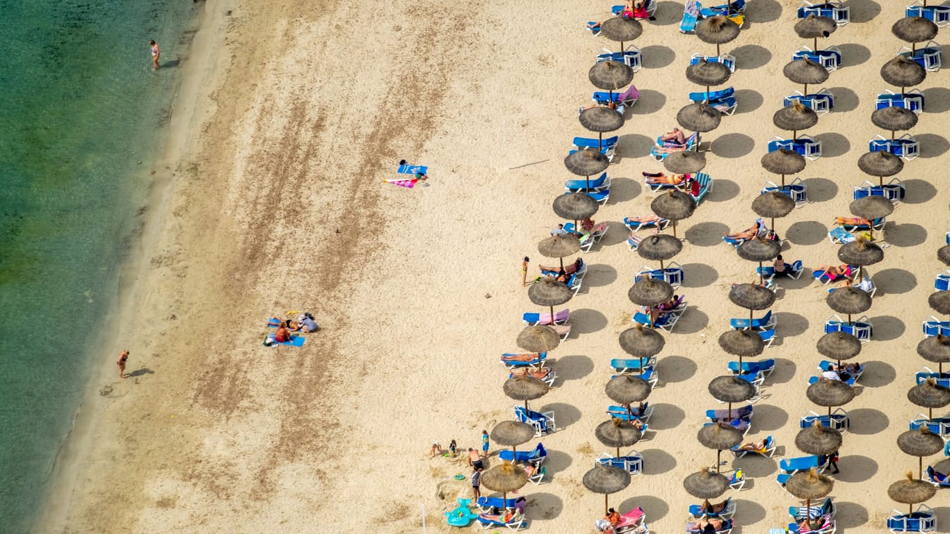 Strand von Mallorca (Symbolbild): Der Tatverdächtige konnte gefasst werden.