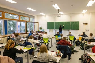 Klassenzimmer (Symbolbild): In Niedersachsen konnten einige Lehrerstellen zum Schuljahr 2023/2024 nicht besetzt werden.