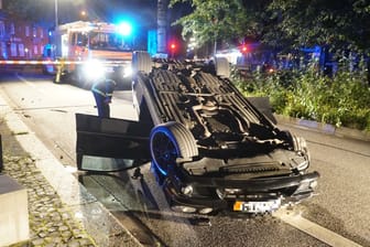 Autowrack am Stormarnplatz: Die drei Insassen wurden verletzt.
