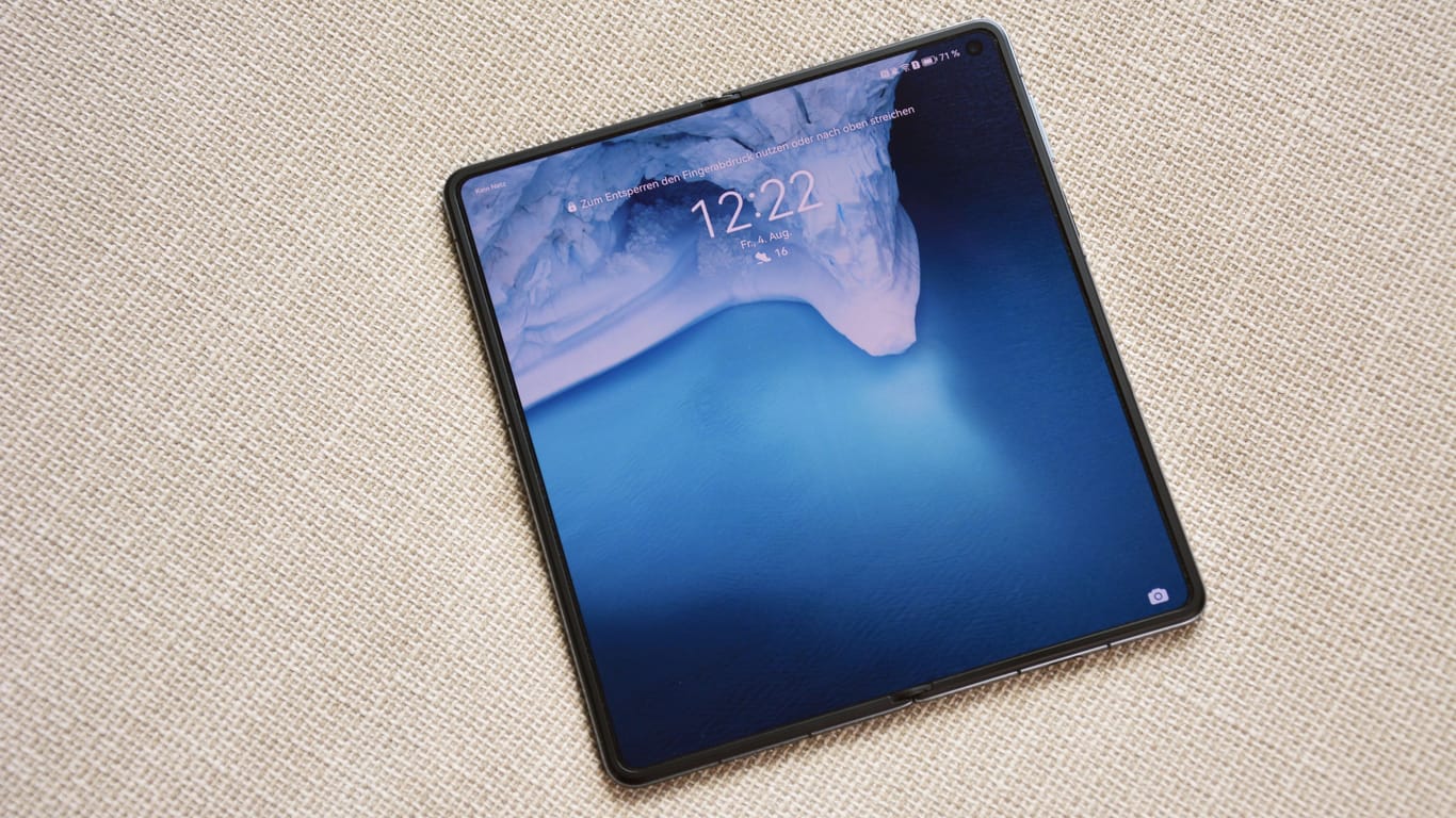 Das Mate X3 von Huawei: Der Bildschirm ist aufgeklappt fast so groß wie bei einem Tablet.