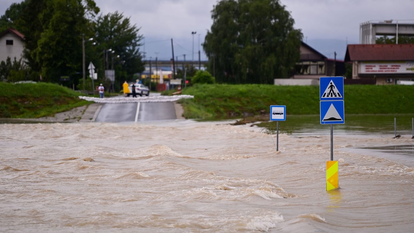 Überschwemmungen durch das Überlaufen des Flusses Sava bei Zagreb.