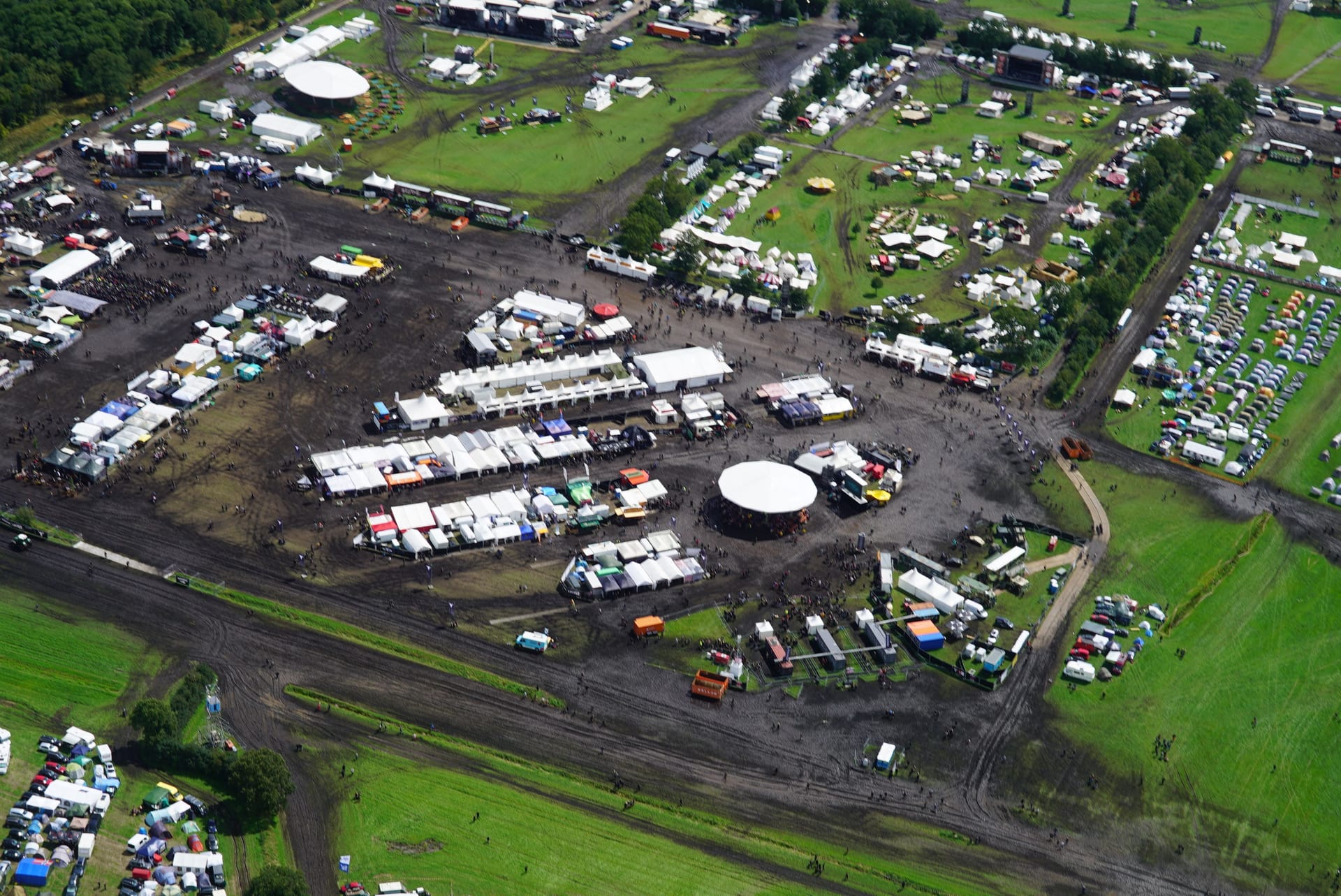 Das Wacken-Gelände gleich einer Matschwüste: Hier kommt momentan kaum jemand an.