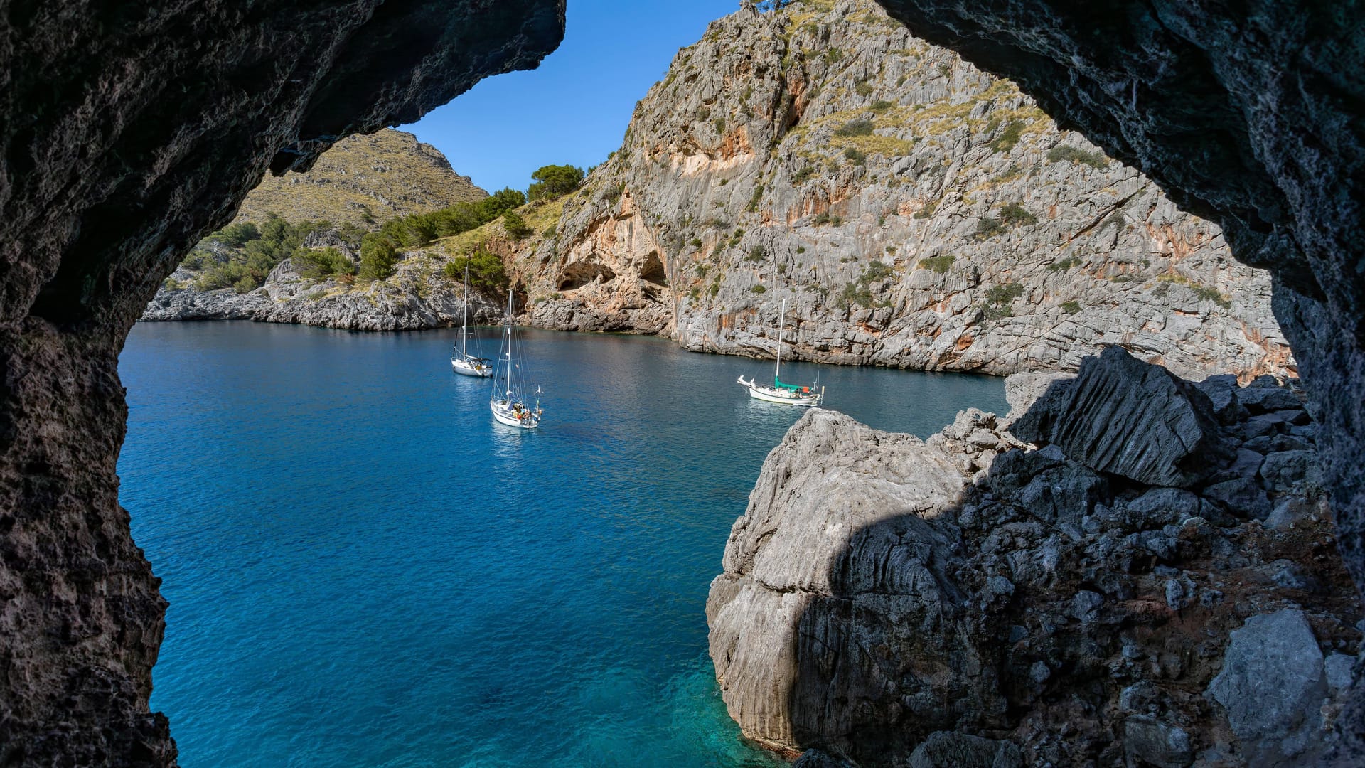 Die Bucht von Sa Calobra (Archivbild): Die Urlauberin wurde hier von einer Welle erfasst und ertrank. Die Bucht von Sa Calobra (Archivbild): Die Urlauberin wurde hier von einer Welle erfasst und ertrank.