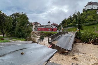 Slowenien: Eine Brücke ist in der Nähe der Stadt Kamnik eingestürzt.