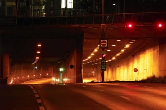 Gesperrter Rheinufertunnel in Düsseldorf (Archivfoto): Der Verkehrsabschnitt gilt als Verkehrsader der Landeshauptstadt.