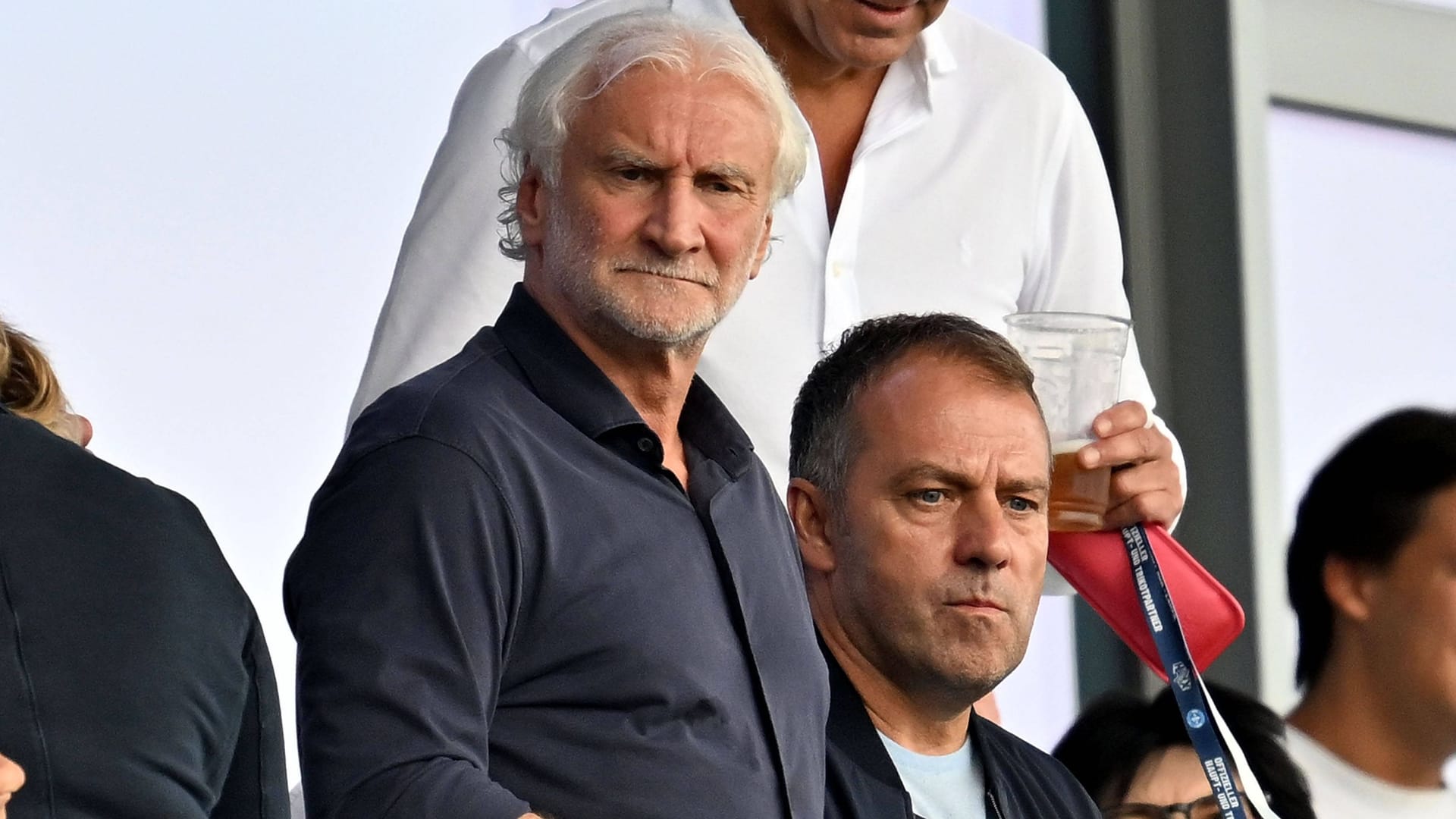 Endliche Unterstützung: DFB-Sportdirektor Völler (li.) und Bundestrainer Flick.