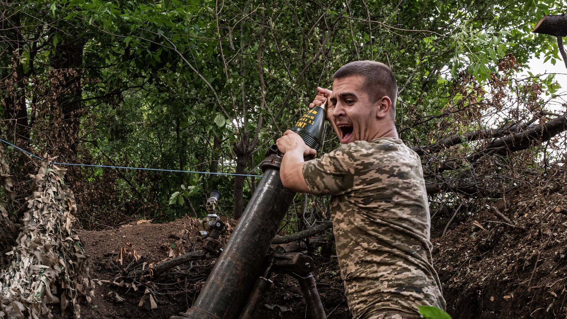 Ukrainischer Soldat bei Bachmut (Archivbild): Laut einem russischen Kommandeur kann Russland die Ukraine militärisch nicht besiegen.