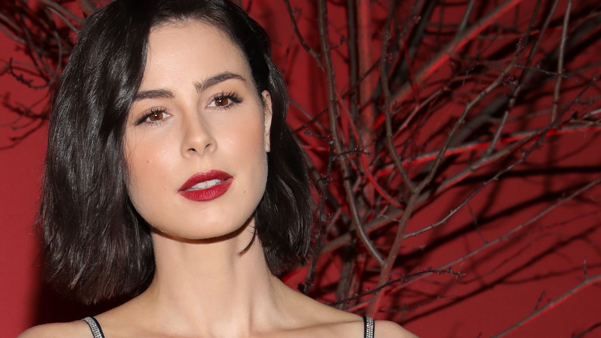 Lena Meyer-Landrut: Sie hat sich verletzt als sie vom Pferd gefallen ist.