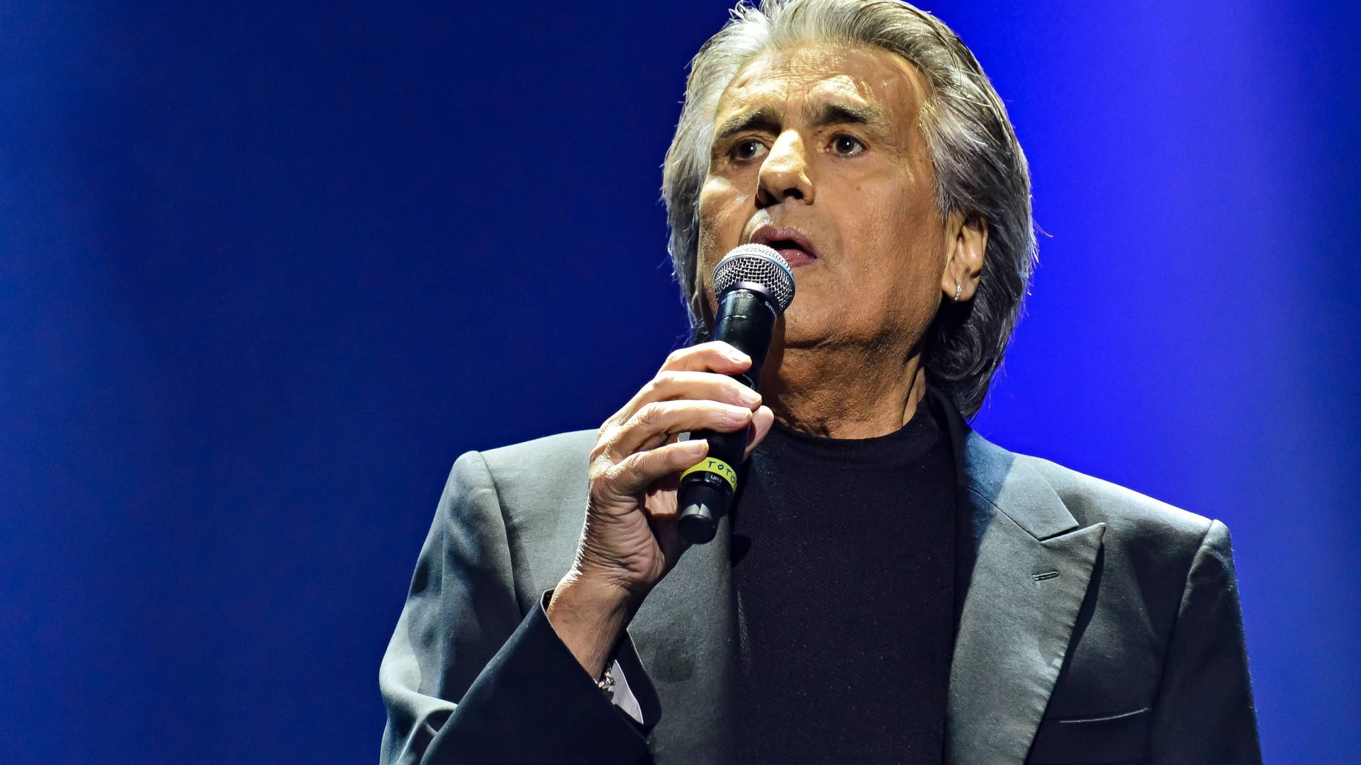 Toto Cutugno während eines Konzerts 2017 in Kiew.