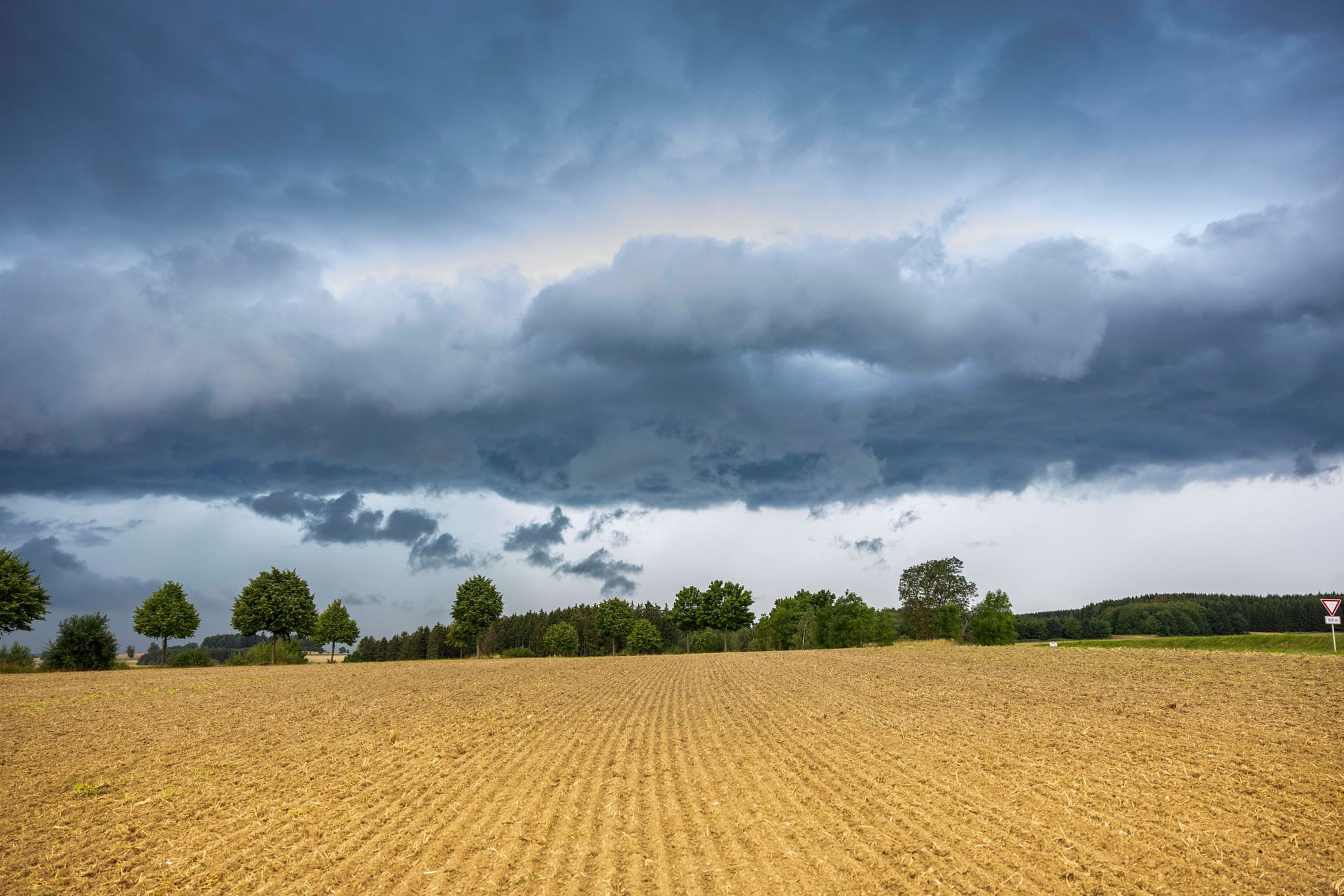 Sommergewitter über Sachsen (Archivfoto): Im Osten droht ein Sommer-Abschwung.