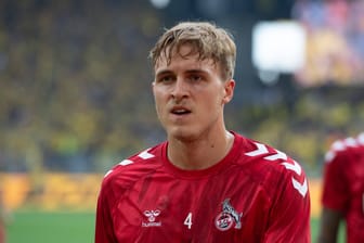 Timo Hübers im Spiel gegen Borussia Dortmund: Der Kölner Verteidiger äußert sich zum Streik von Randal Kolo Muani.