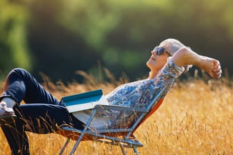 Unbeschwerte Rentnerin: Viele ältere Arbeitnehmer möchten frühzeitig in den Ruhestand wechseln.