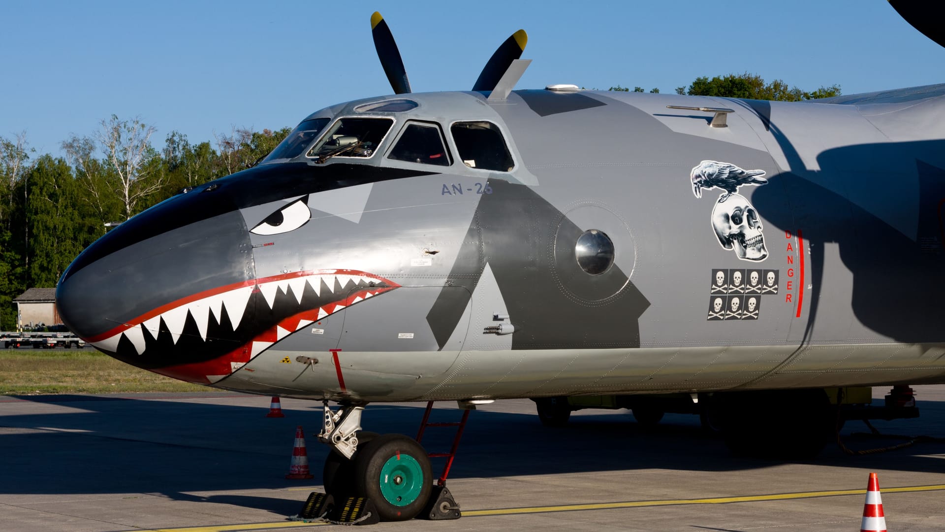 Eine Antonov in besonderer Lackierung.