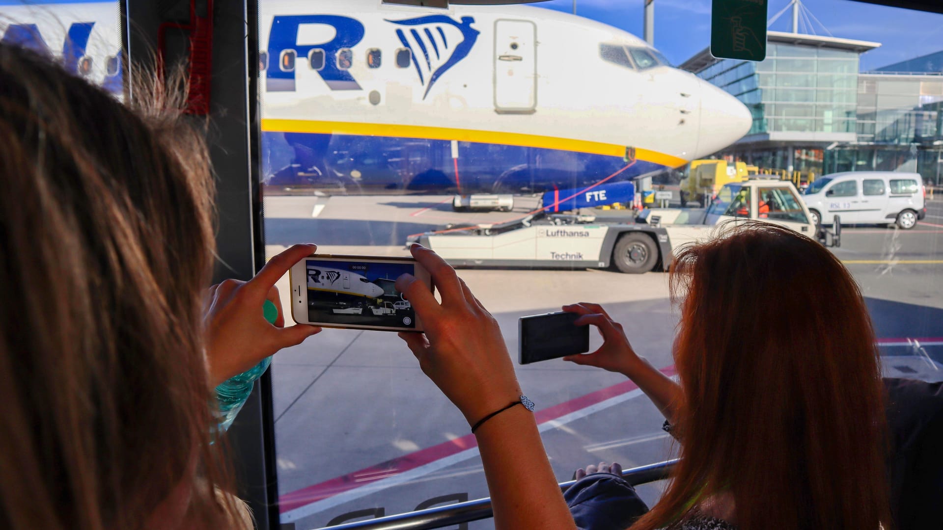 Der Flughafen in Nürnberg: Die Abfertigung von Flugzeugen kann ab sofort bei Führungen vom Vorfeld aus beobachtet werden.