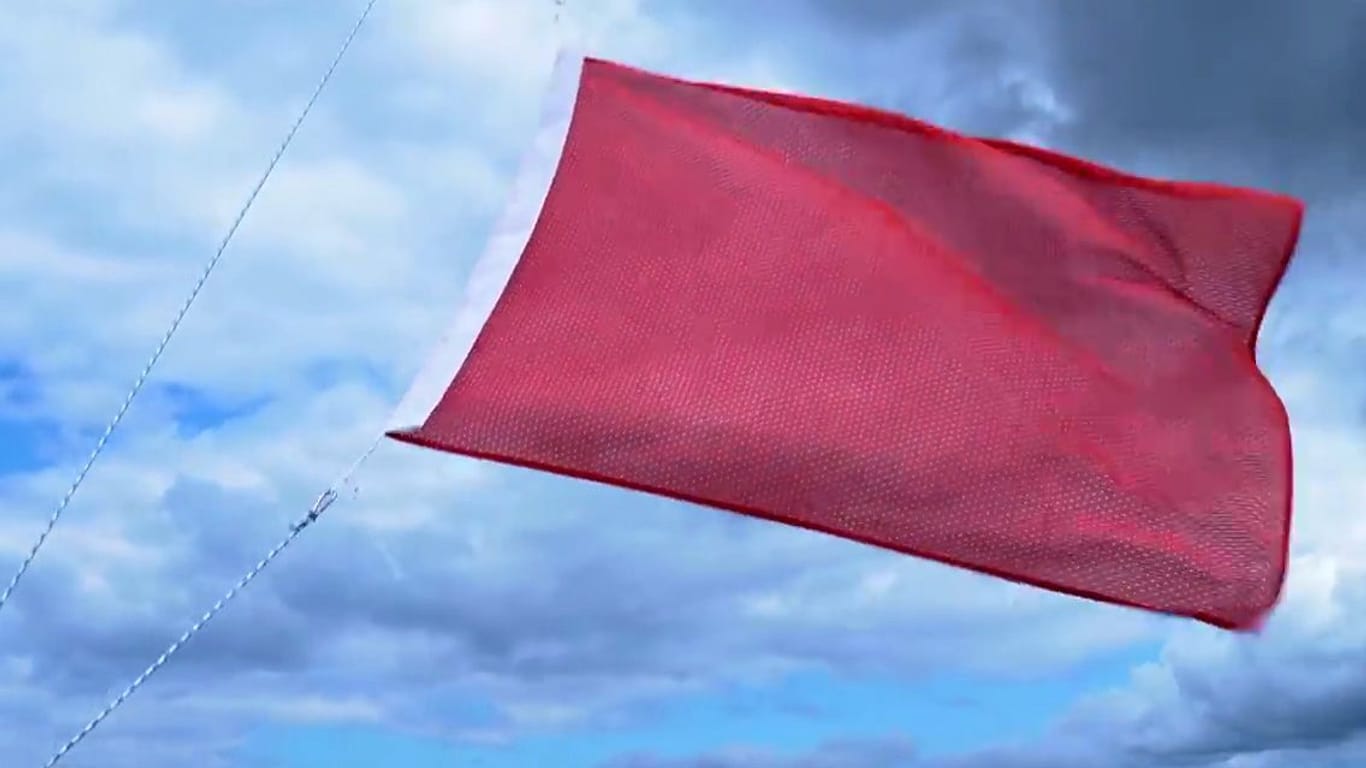 Lebensgefahr: Weht diese Flagge, herrscht Badeverbot.