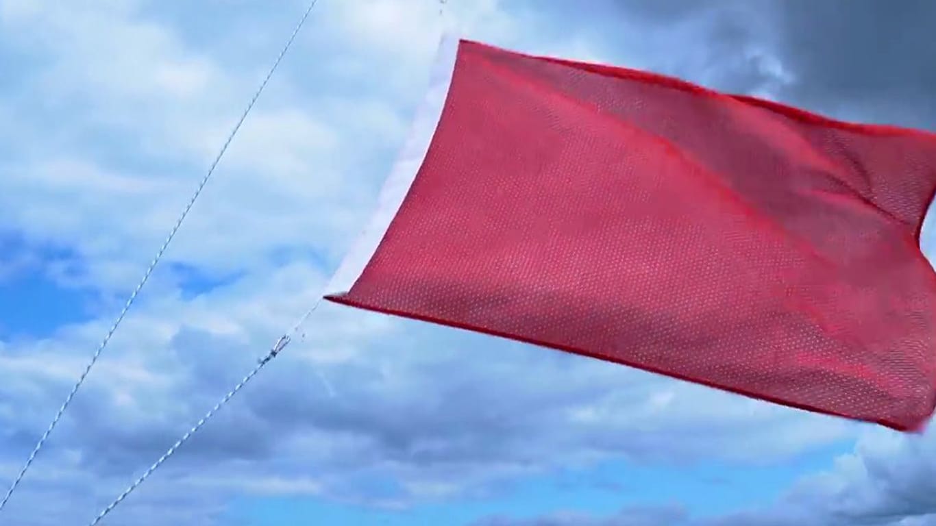 Lebensgefahr: Weht diese Flagge, herrscht Badeverbot.