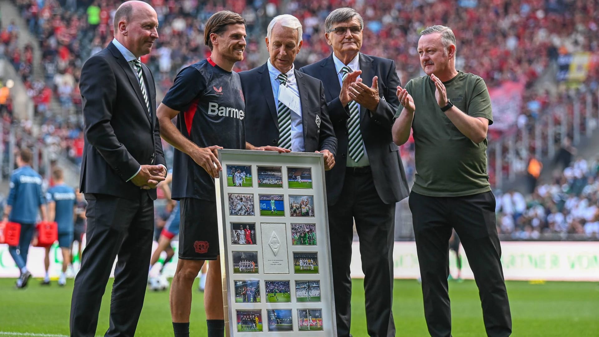 Jonas Hofmann (2.v.l.) neben Stephan Schippers (l.), Rainer Bonhof (m.), Hans Meyer (2.v.r.) und Roland Virkus.