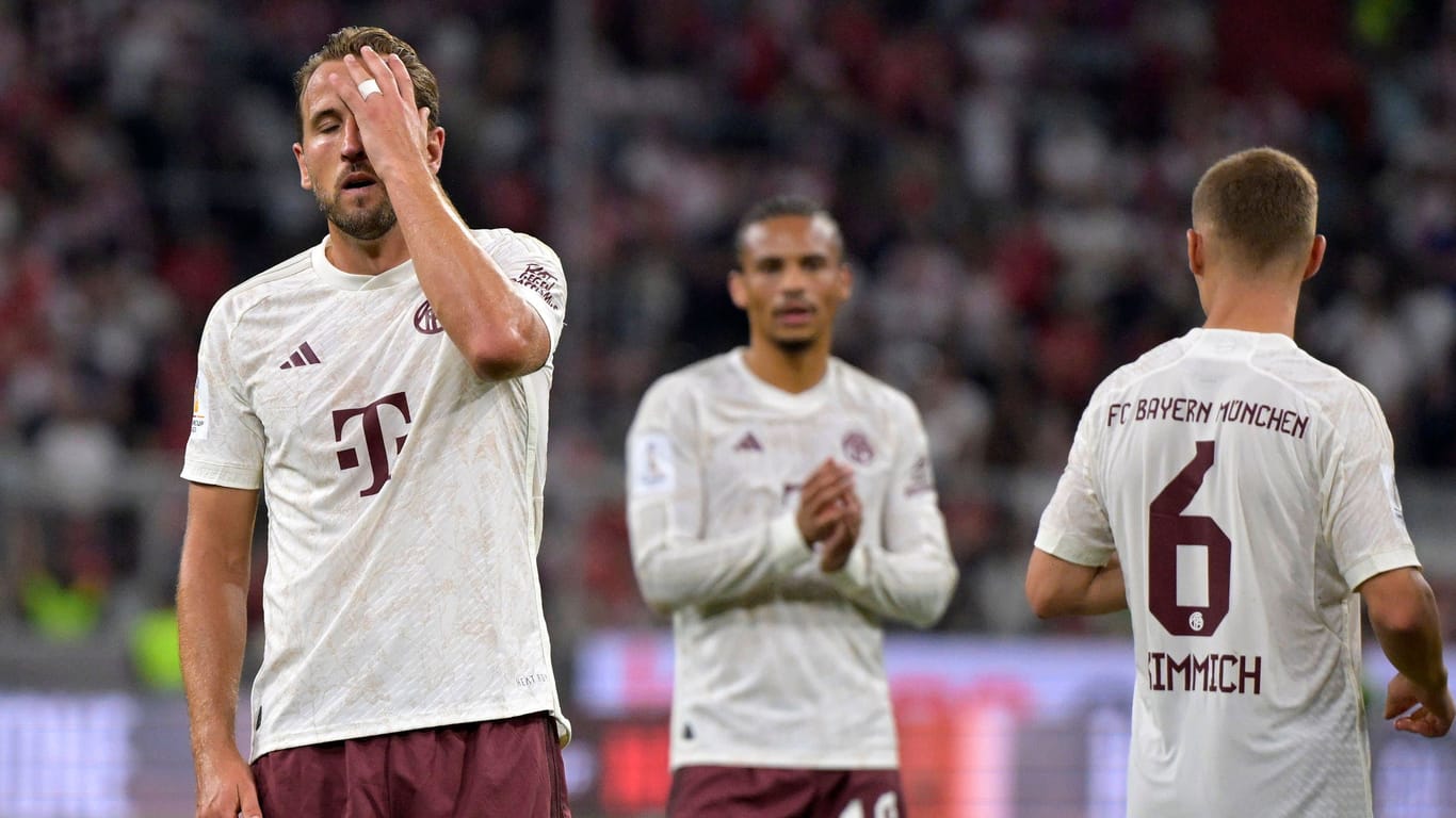 Harry Kane (links) enttäuscht: Bei seinem Bayern-Debüt setzte es eine deutliche Pleite.