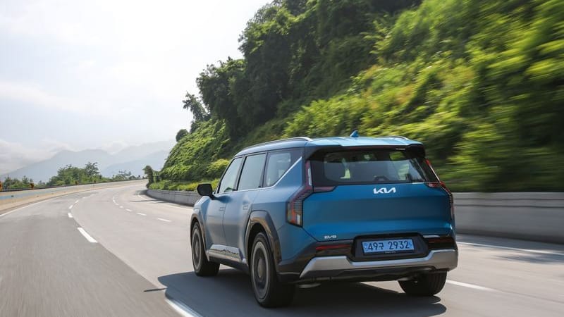 Langstreckenläufer: Auch die starke Allradversion des Kia EV9 soll rund 500 Kilometer Reichweite mit einer Akkuladung schaffen.