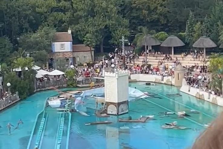 Unglück im Europapark Rust: Ein Gerüst stürzte um.