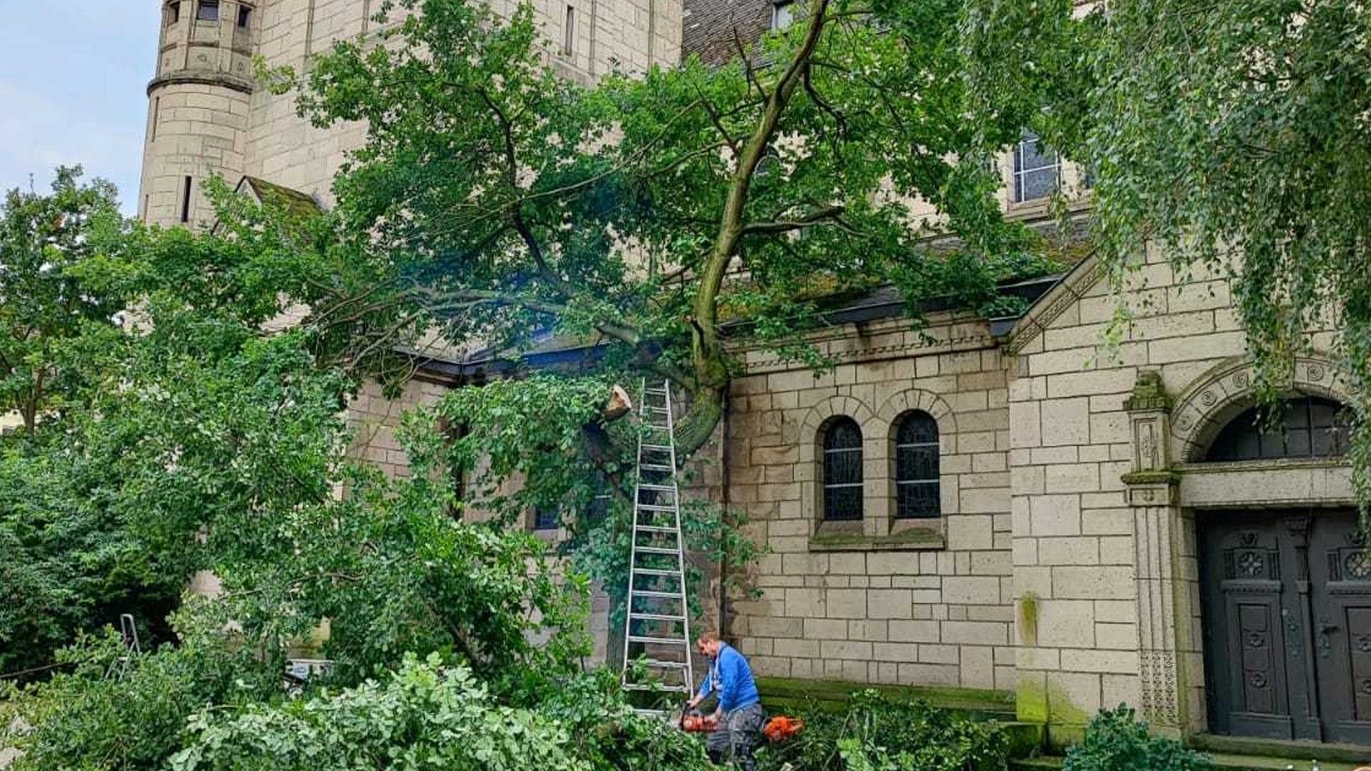 Bauarbeiten an St.-Ludgerus-Kirche: Ein Unternehmer aus Herne hat die Kirche gekauft.