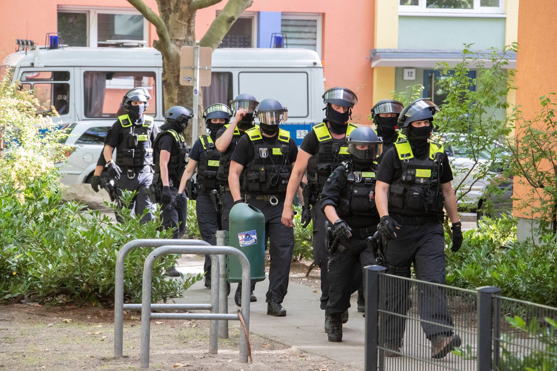 Einsatz des SEK in Berlin (Symbolbild): Bei der Durchsuchung waren 90 Einsatzkräfte im Dienst.