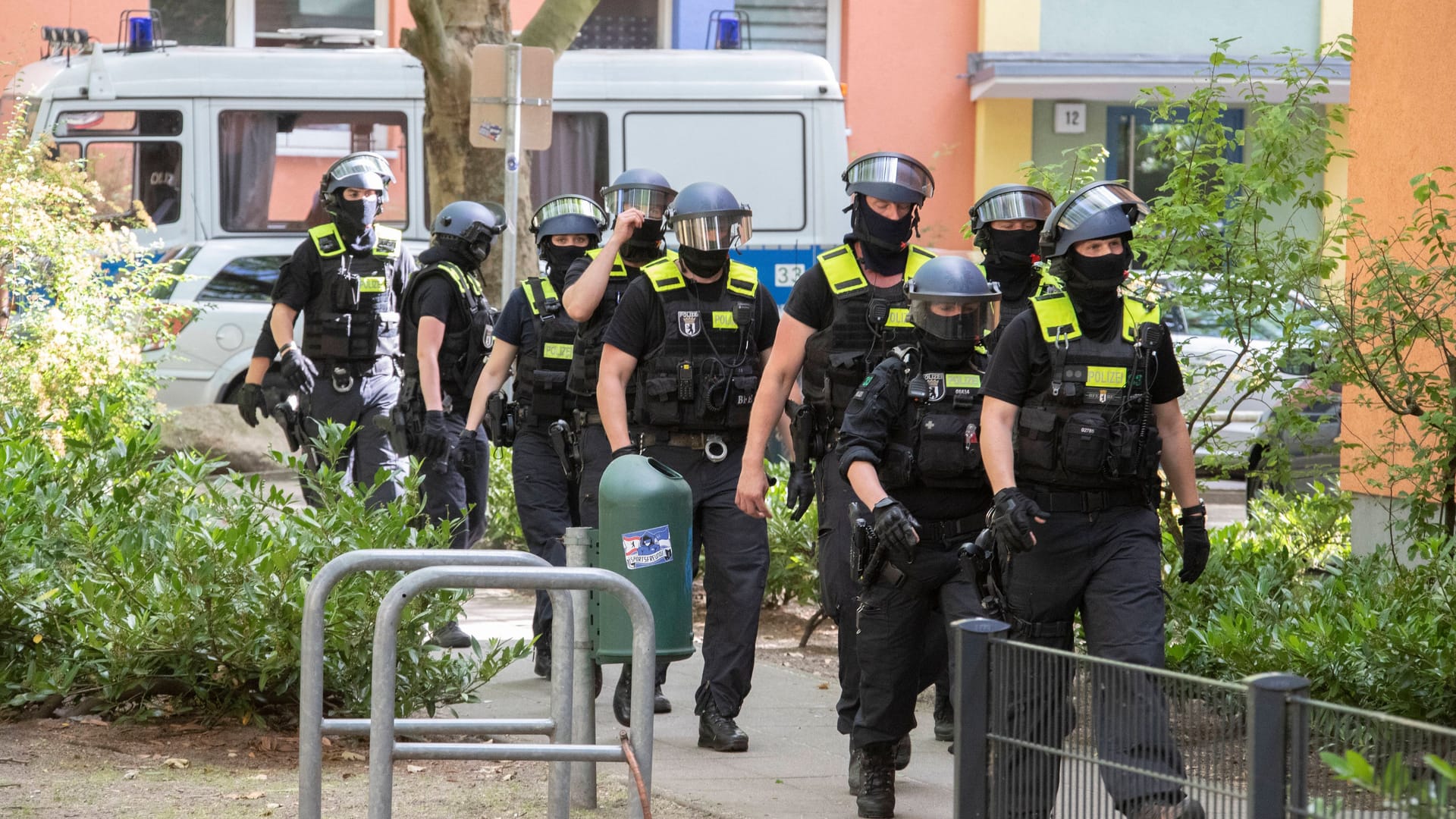 Einsatz des SEK in Berlin (Symbolbild): Bei der Durchsuchung waren 90 Einsatzkräfte im Dienst.