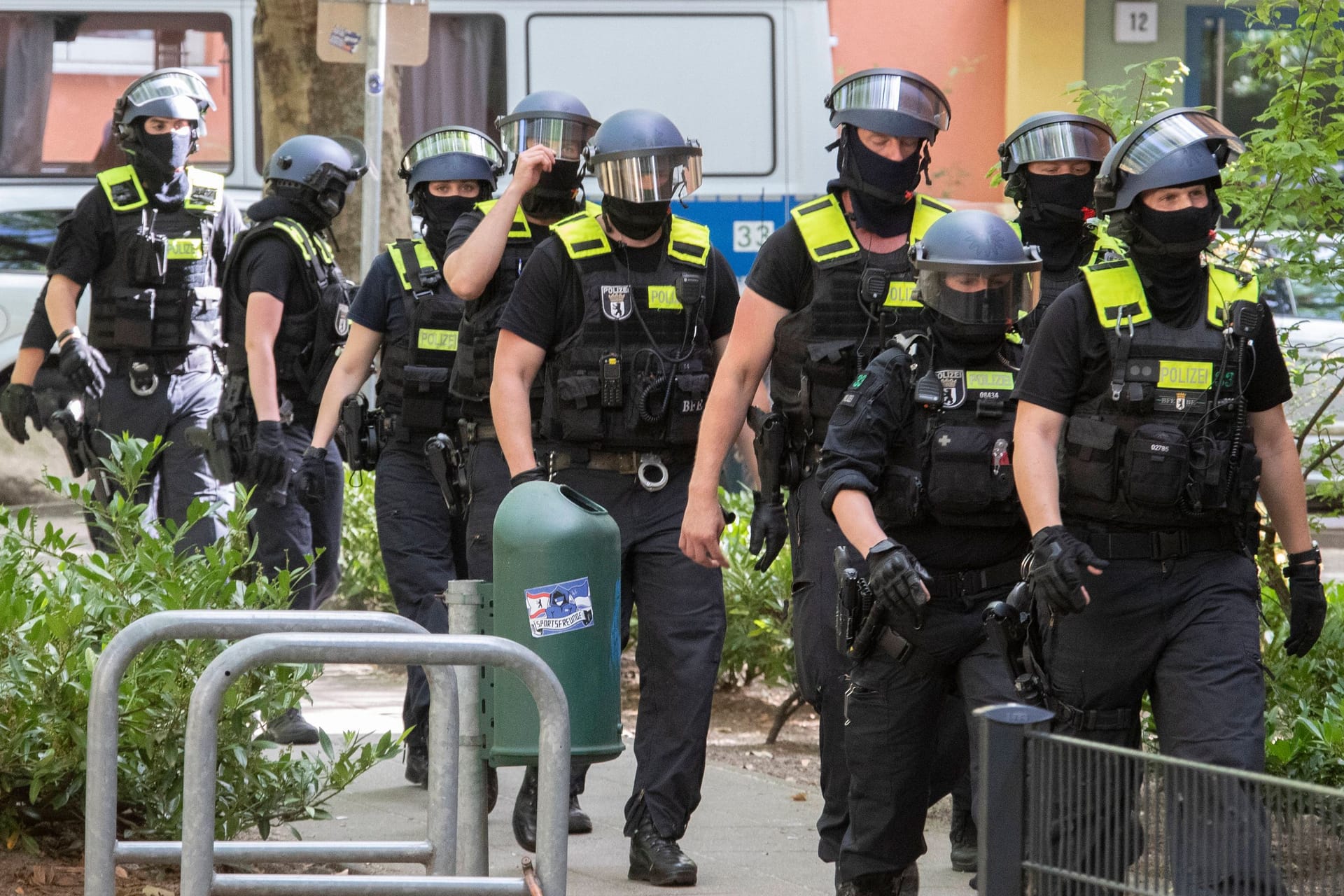 Einsatz des SEK in Berlin (Symbolbild): Bei der Durchsuchung waren 90 Einsatzkräfte im Dienst.