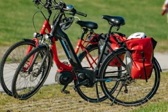Die besten Fahrradtaschen nehmen Ihnen im Alltag Lasten ab und lassen Sie komfortabel Rad fahren.