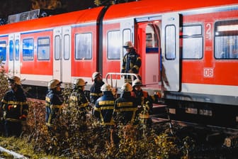 Katastrophenschutz-Übung mit einem verunglückten Zug (Archivbild): Auch in Bremen wird ein ähnliches Szenario geprobt.