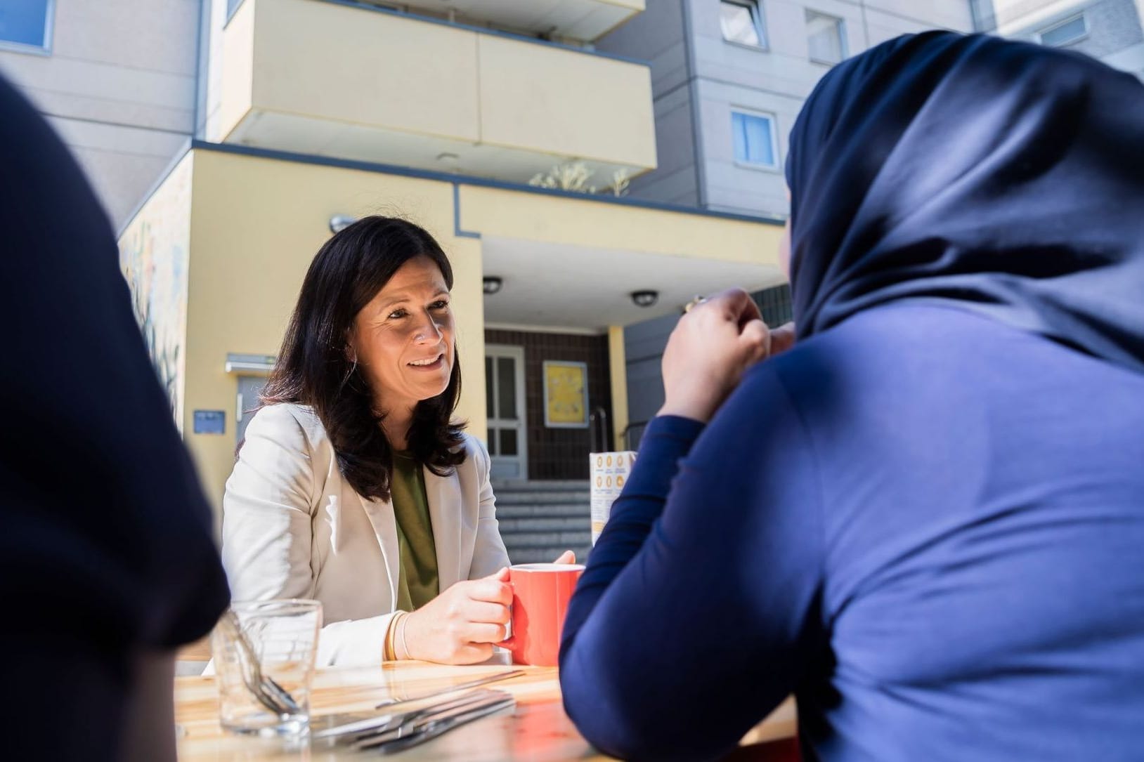 Berlins Bildungssenatorin Katharina Günther-Wünsch fördert Bildungsprogramme in Familien.