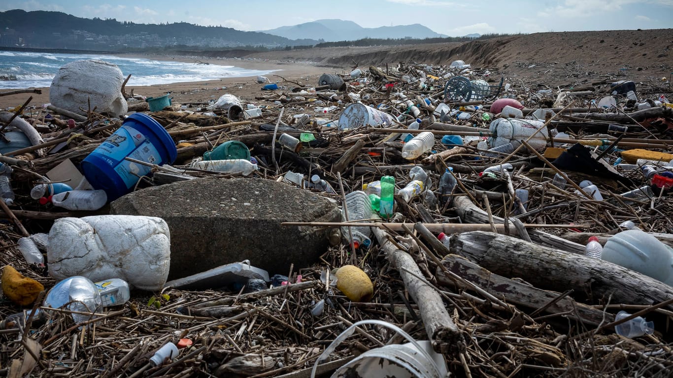 Verschmutzter Strand: 40 Prozent des Plastiks im Meer stamme von den Küsten, so die Forscher.