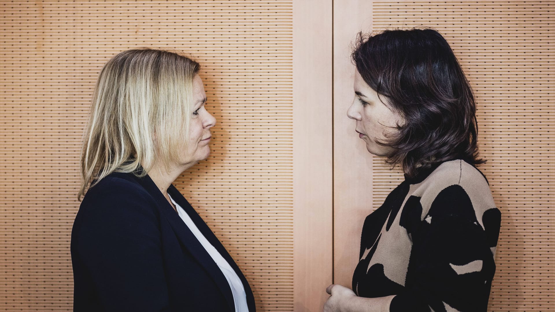 Nancy Faeser (links) und Annalena Baerbock (rechts): Die Innenministerin belegt in die Rangliste der Amts- und Würdenträger Platz acht, Baerbock Platz neun.