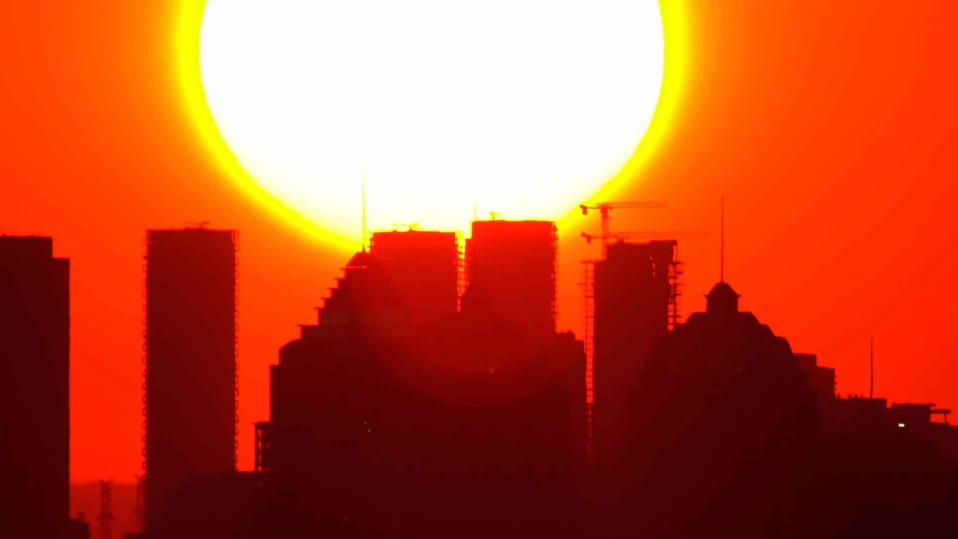 Glühende Hitze: Durch die Klimakrise nehmen Temperaturen und die Anzahl der heißen Tage zu.