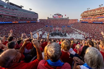 Volles Haus im Memorial Stadium von Nebraska: Bei einem Volleyball-Spiel wurde ein neuer Zuschauerrekord aufgestellt.