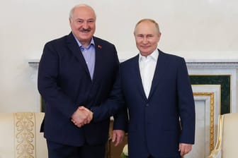 Alexander Lukaschenko und Wladimir Putin: Der belarussische Machthaber vermittelte bei der Wagner-Revolte.