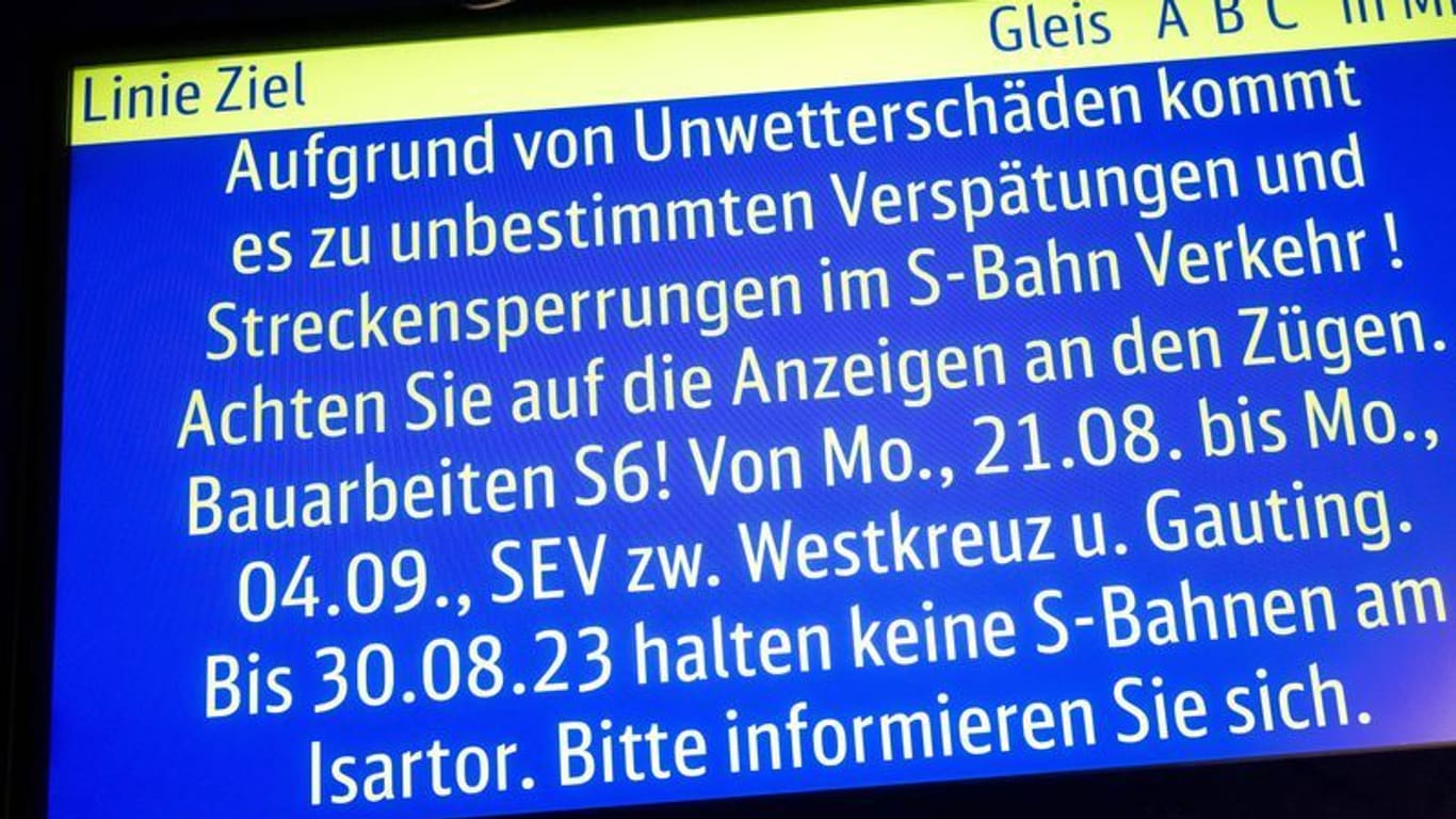 Eine Anzeige der Deutschen Bahn: Fahrgäste brauchen in diesen Stunden besondere Ausdauer.