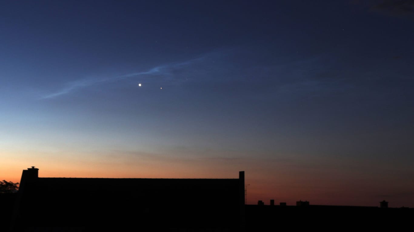 Morgenstern: Ab Ende August kann die Venus knapp vor Sonnenaufgang im Osten beobachtet werden. Sie leuchtet dann als hellster Punkt im Osten.