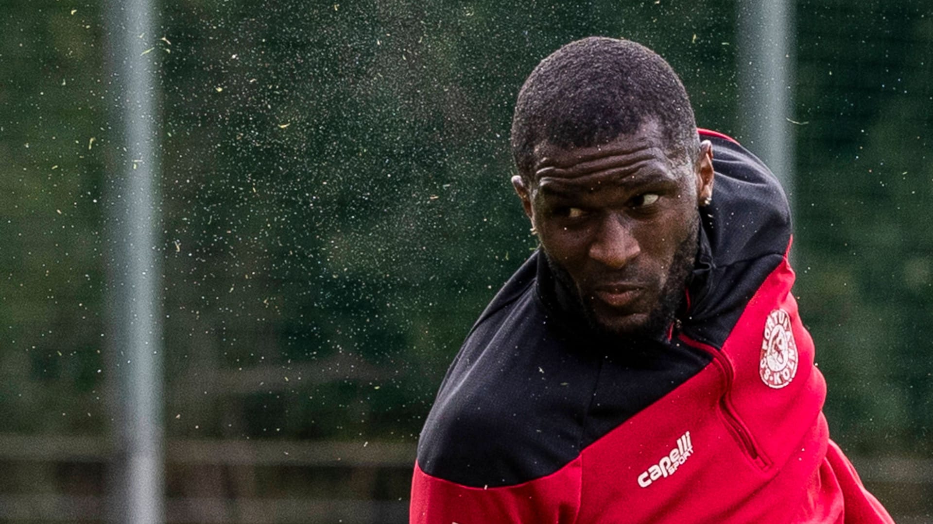 Die erste Trainingseinheit von Anthony Modeste bei Fortuna Köln: Modeste muss sich derzeit beim Vierligisten fit halten.