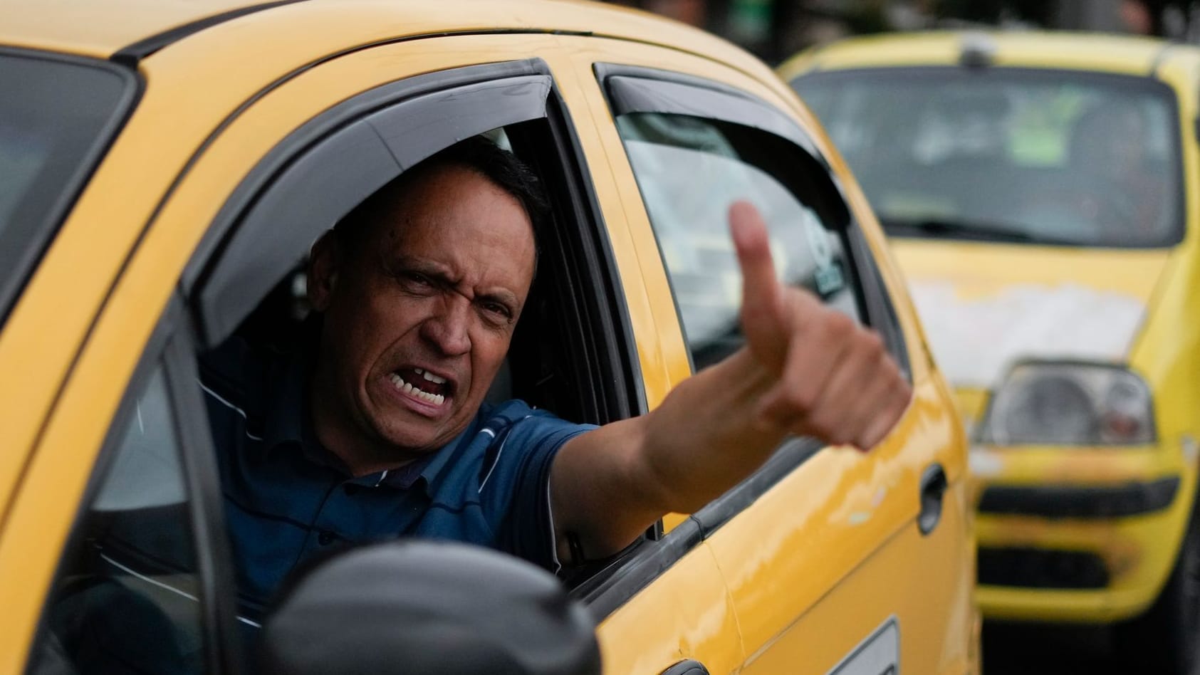 Wütender Taxifahrer (Symbolbild): In Neumünster haben sich zwei Taxifahrer um einen Fahrgast gezofft und wurden dabei handgreiflich. Wütender Taxifahrer (Symbolbild): In Neumünster haben sich zwei Taxifahrer um einen Fahrgast gezofft und wurden dabei handgreiflich.